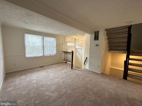 5857 Chrysanthemum Dr, Alexandria VA  22310-1740 exterior