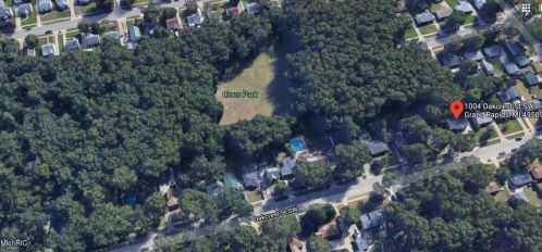 1004 Oakcrest St, Wyoming MI exterior