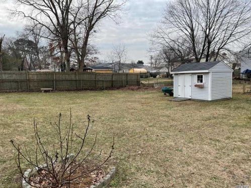 100 Miller Ave, Central Islip NY 11722-1502 exterior