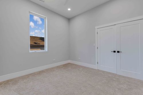 5307 Mcvicker Ave, Chicago IL 60630-1922 exterior