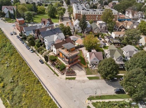 2001 Booth St, Milwaukee WI 53212-3403 exterior