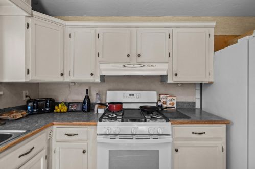 7481 School St, Concord NH  03307-0914 exterior