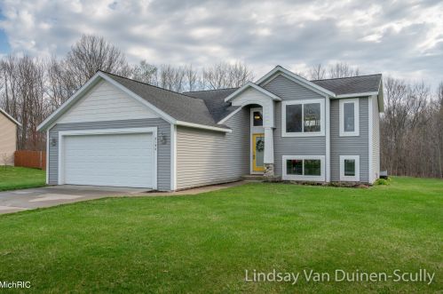 2194 Winston Vw Dr, Cedar Springs MI 49319-7931 exterior