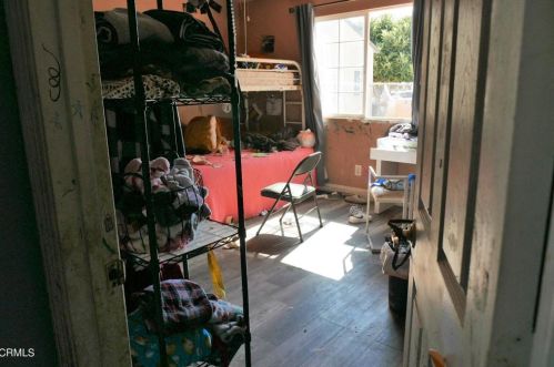 326 Roosevelt Ave, Oxnard CA 93030-3680 exterior