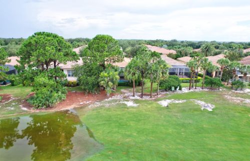 9800 Nuova Way, Fort Pierce FL 34986-2825 exterior