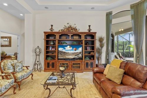 7733 Classics Dr, Naples FL 34113-3043 exterior