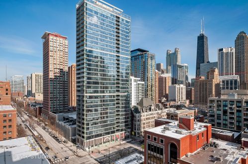 150 Superior St, Chicago IL  60611-2916 exterior