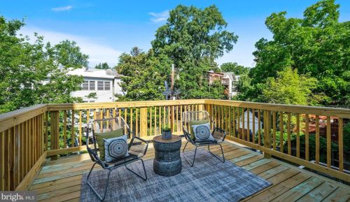 2410 37th St, Washington DC  20007-1835 exterior