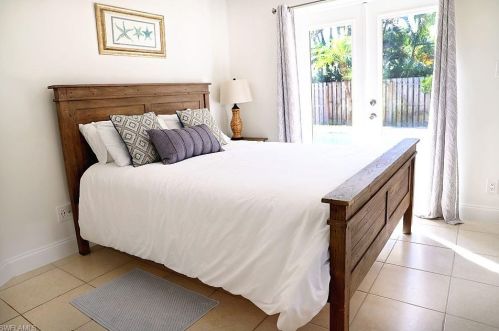 758 93 Ave, Naples FL 34108-2441 exterior