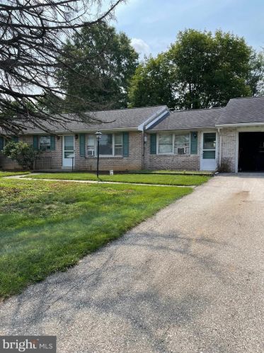 67 Mummert Dr, Littlestown PA exterior