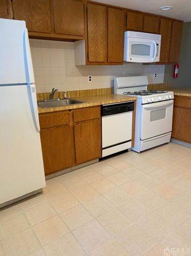 72 Percival Ct, Old Bridge NJ  08857-3211 exterior