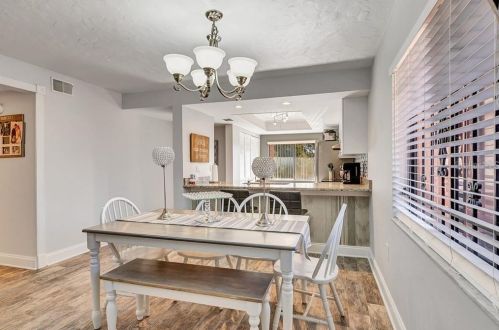 5818 Windhover Dr, Orlando FL  32819-7537 exterior