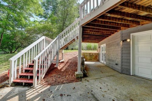 689 Lake Dr, Lithonia GA  30039-6683 exterior