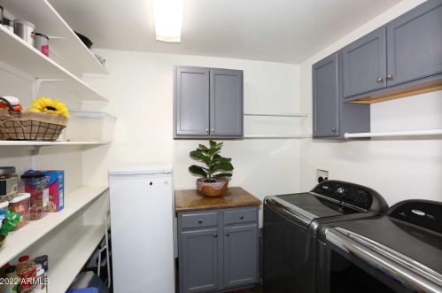 4451 Earll Dr, Phoenix AZ 85031-3821 exterior