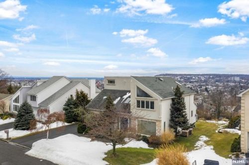 80 Hamilton Trl, Paterson, NJ 07512-2179