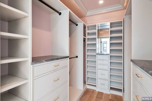 11 Lasher Ln, Edgewater NJ  07020-1403 exterior