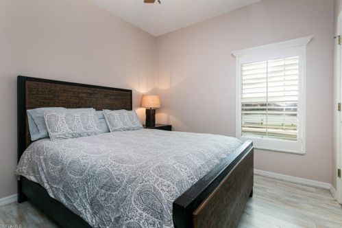 2816 Amberwood Ln, Naples FL 34120-7523 exterior