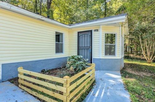 2872 Mango Cir, Atlanta, GA 30318-3839