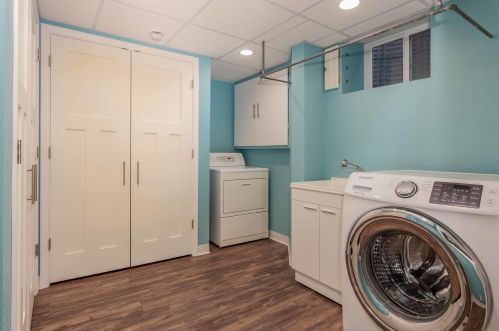 5796 Kinnickinnic Riv Pkwy, Milwaukee WI 53219-2231 exterior