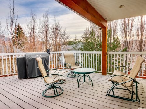 8616 Cima Dr, Sandy UT 84093-7060 exterior