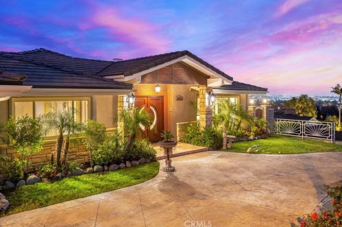 1347 Dana Pl, Fullerton CA  92831-1108 exterior