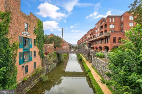 1030 31st St, Washington DC  20007-4405 exterior