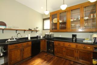 2082 Murray Hill Rd, Cleveland OH  44106-2359 exterior