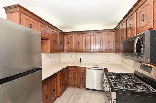 9027 70, Milwaukee WI 53223-2151 exterior