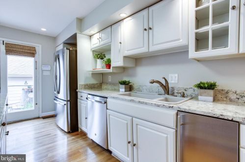 7308 Aynsley Ln, Mc Lean VA 22102-2931 exterior