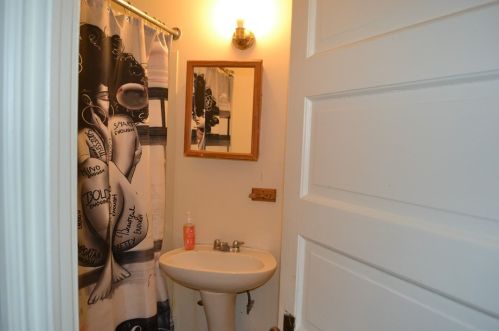 2023 Delaware Ave, Pittsburgh PA 15218-1875 exterior