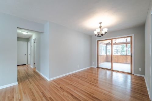 2093 Emerald Ln, Saint Paul MN 55122-2810 exterior