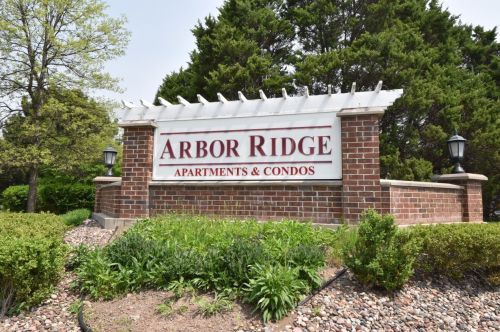 7972 107th St, Milwaukee WI  53224-3142 exterior