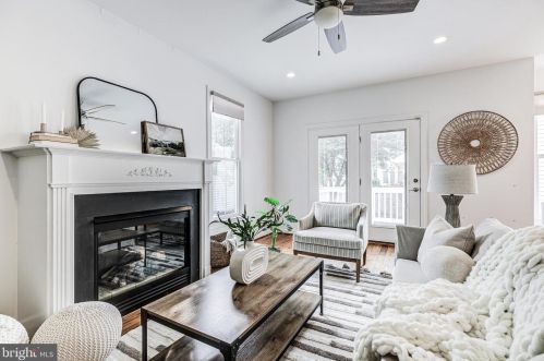 213 Creek Valley Ln, Rockville MD  20850-5603 exterior