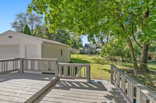 1717 Hanchett Ave, Grand Rapids MI 49504-2716 exterior