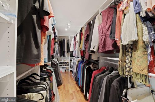 7001 Highland Mdw Ct, Alexandria VA 22315-3963 exterior