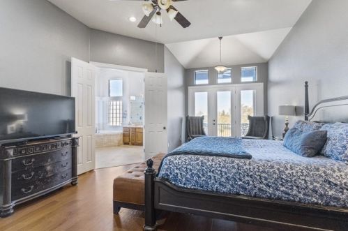 400 Dawn River Cv, Austin TX 78732-1986 exterior