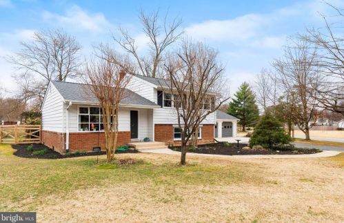 8901 Valley Forge Dr, Alexandria, VA 22309-3937