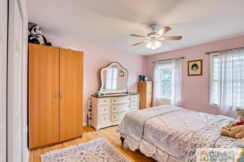 16 Sonia Ct, Edison NJ 08820-4443 exterior