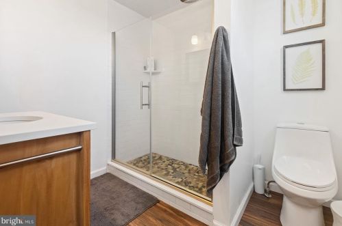 205 Carpenter St, Philadelphia PA 19146-2516 exterior