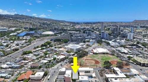 1116 Isenberg St, Honolulu HI 96826-2920 exterior