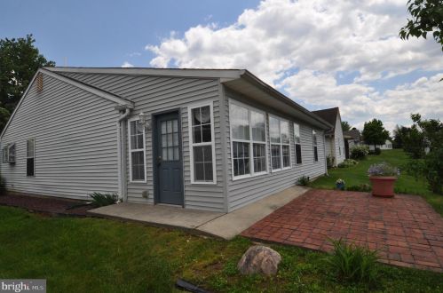 5 Meadowwood Ct, Columbus NJ 08022-1026 exterior