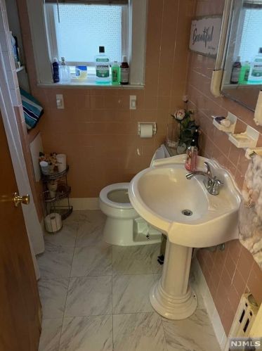 55 Clinton Pl, East Rutherford NJ 07073-1323 exterior