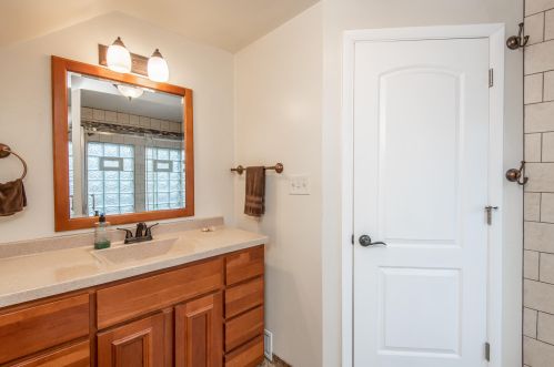 2905 Hackett Ave, Milwaukee WI 53211-3442 exterior