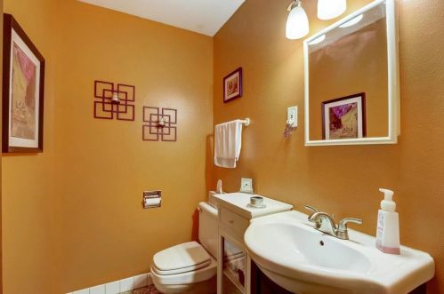 6621 Wisconsin Ave, Milwaukee WI 53213-3914 exterior