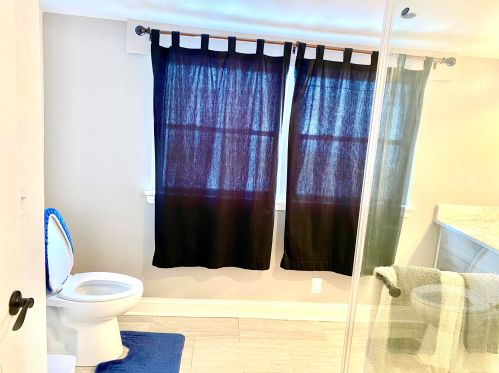 420 95th St, Milwaukee WI  53226-4444 exterior