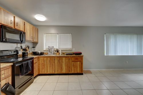 218 Cherryhill Rd, Fort Pierce FL 34953-6232 exterior