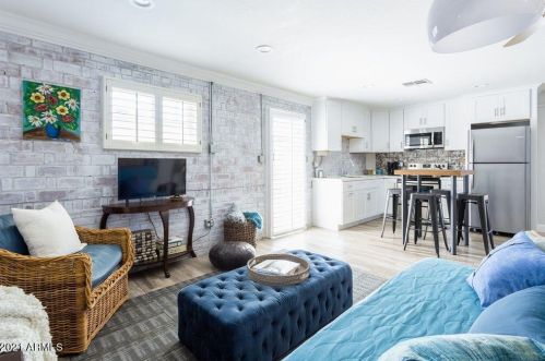 2545 9th St, Phoenix AZ 85014-5070 exterior