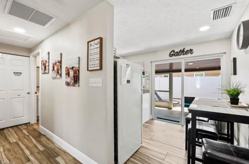 670 97 Ave, Naples FL 34108-2281 exterior