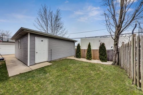 4253 Kolmar Ave, Chicago IL 60712-4702 exterior