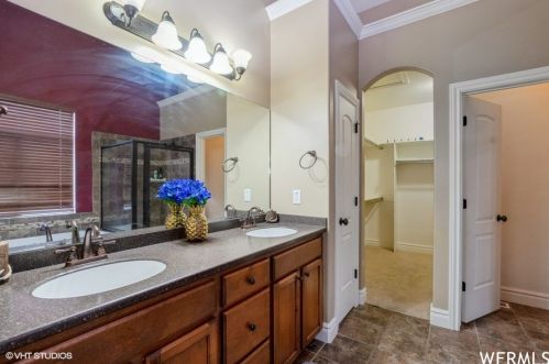 6352 Fish Lk Dr, Taylorsville UT 84081-5579 exterior